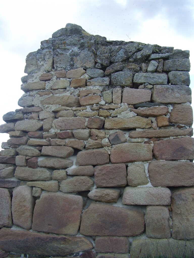 Detalle de la mamposteria de la muralla