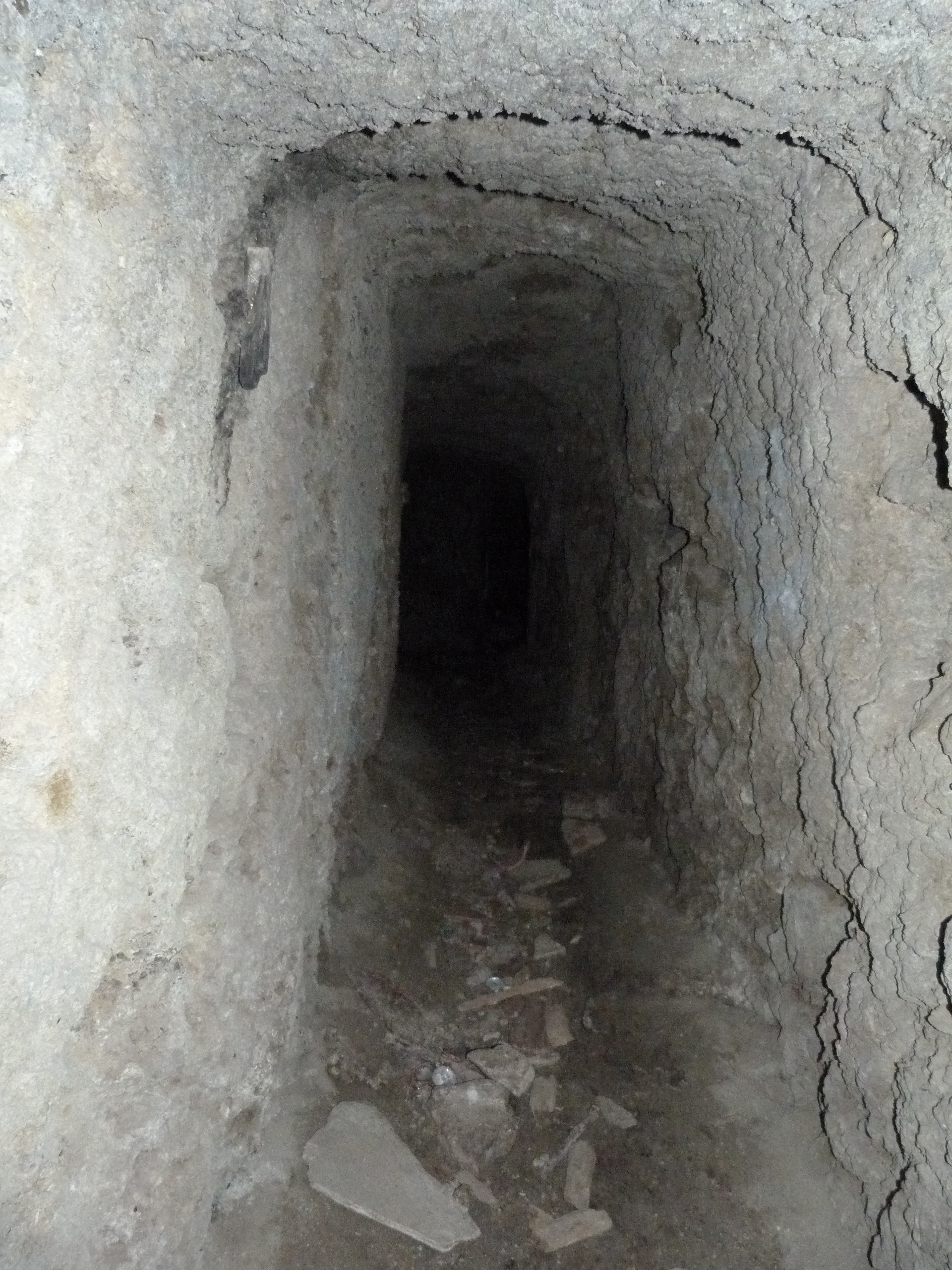 Pasadizo que baja a la Segunda Cueva