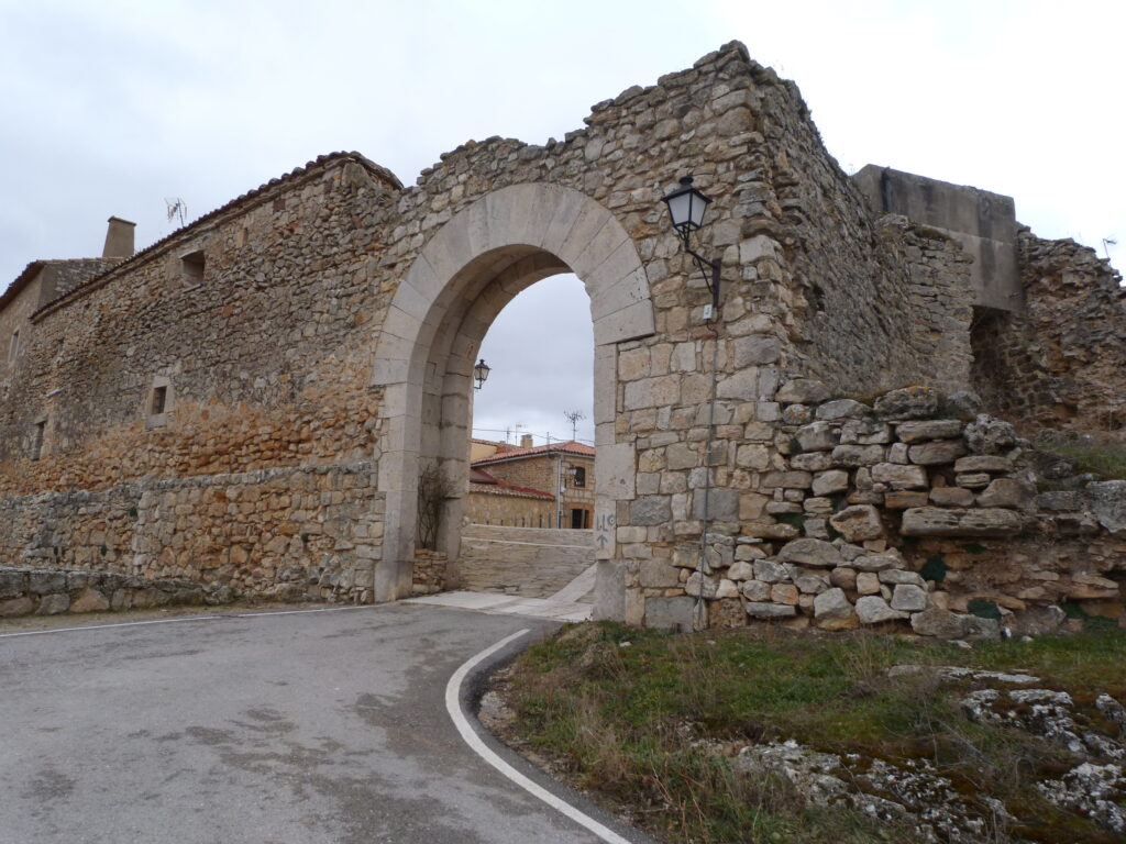 Arco de entrada al recinto amurallado