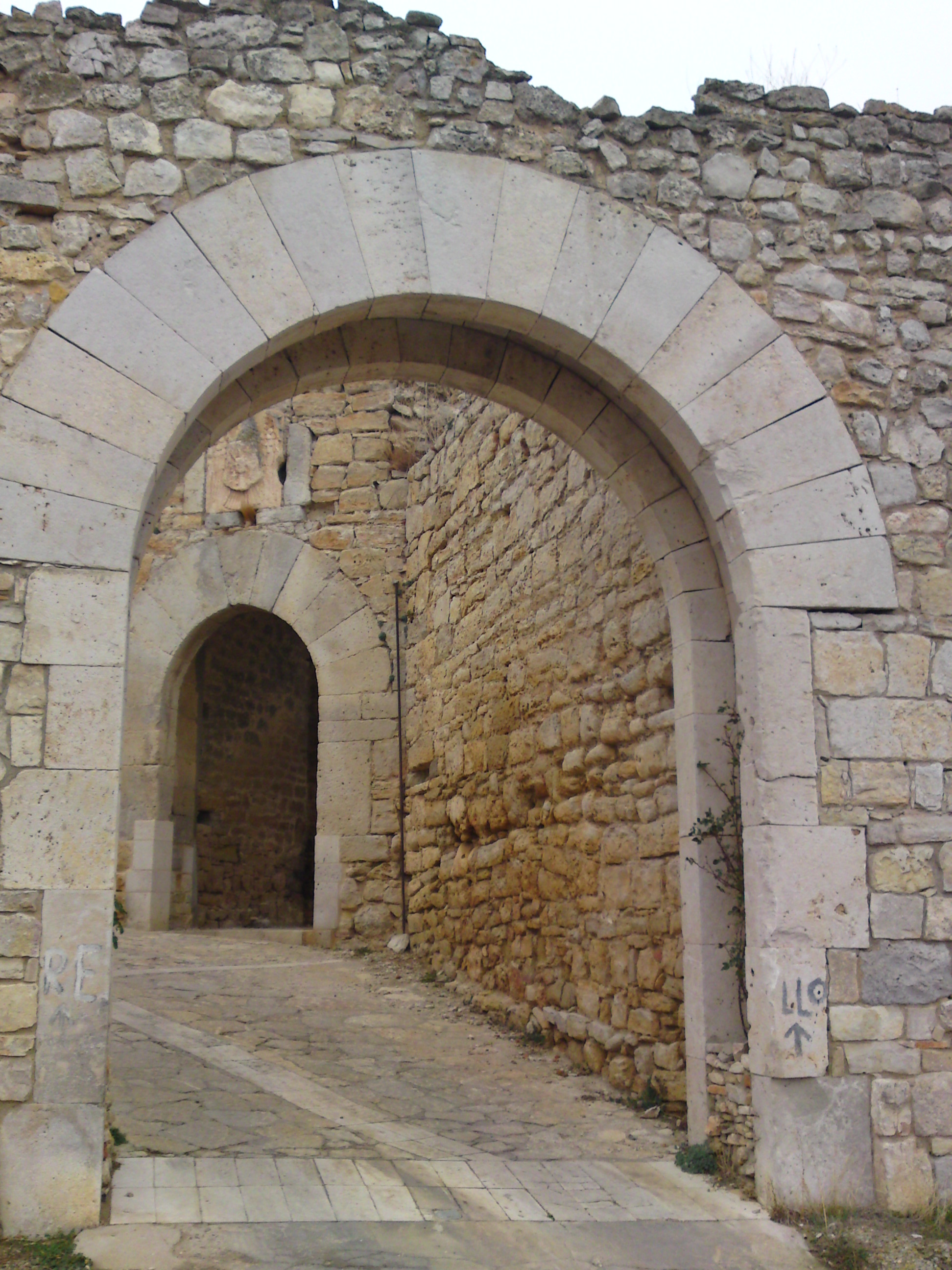 puerta muralla rello soria