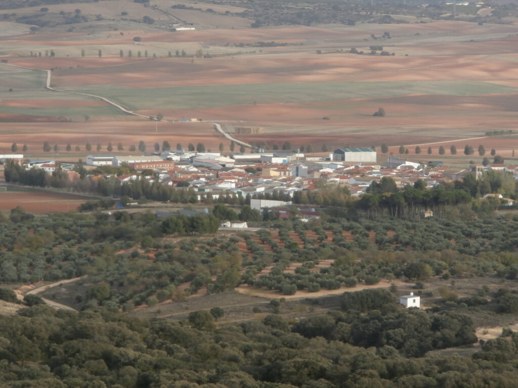 La localidad de Puebla de Almenara desde el Castillo