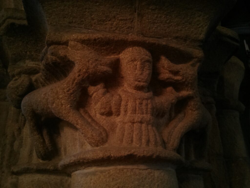 capitel romanico muros