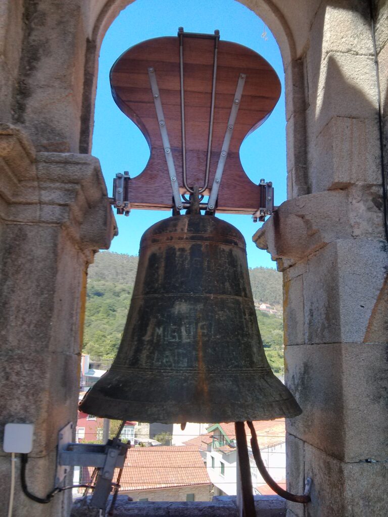 campana san pedro muros