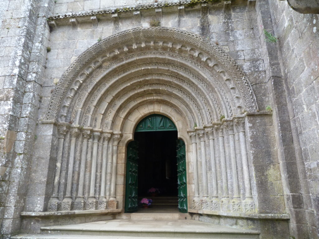 Portada Románica de la Iglesia
