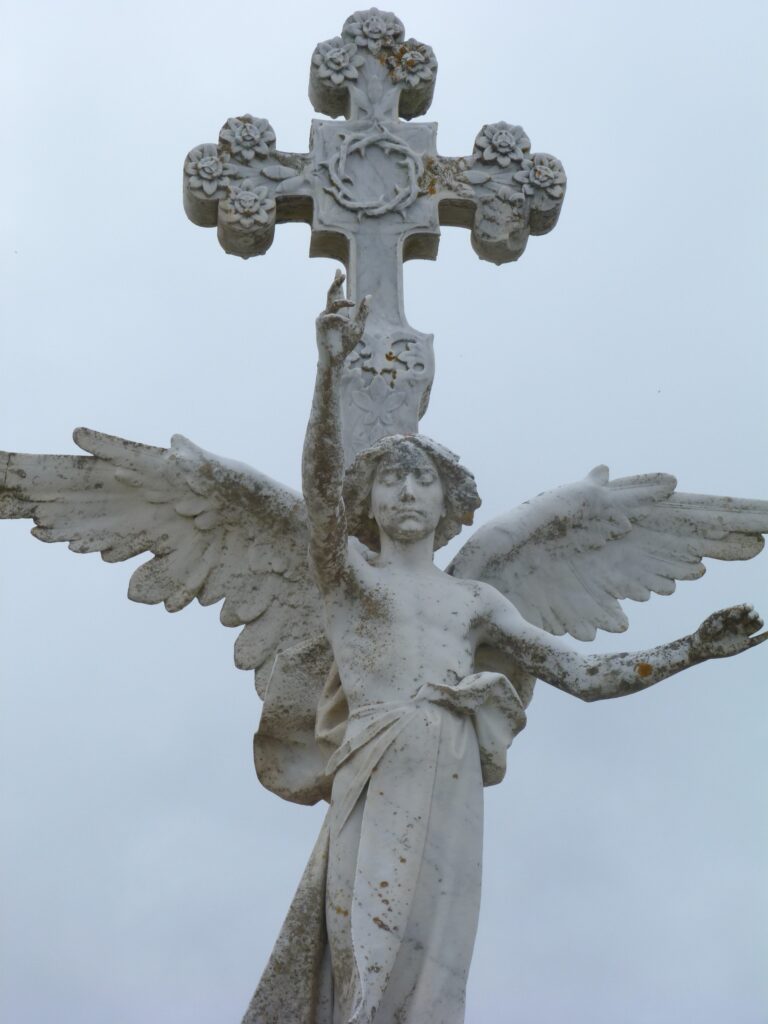 cementerio de comillas