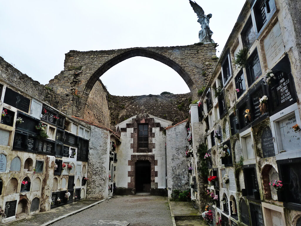 cementerio comillas