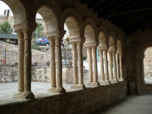 Portico de la Iglesia de Carabias