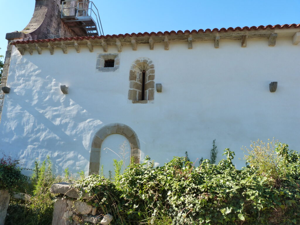 Muros y ventanales Romanicos